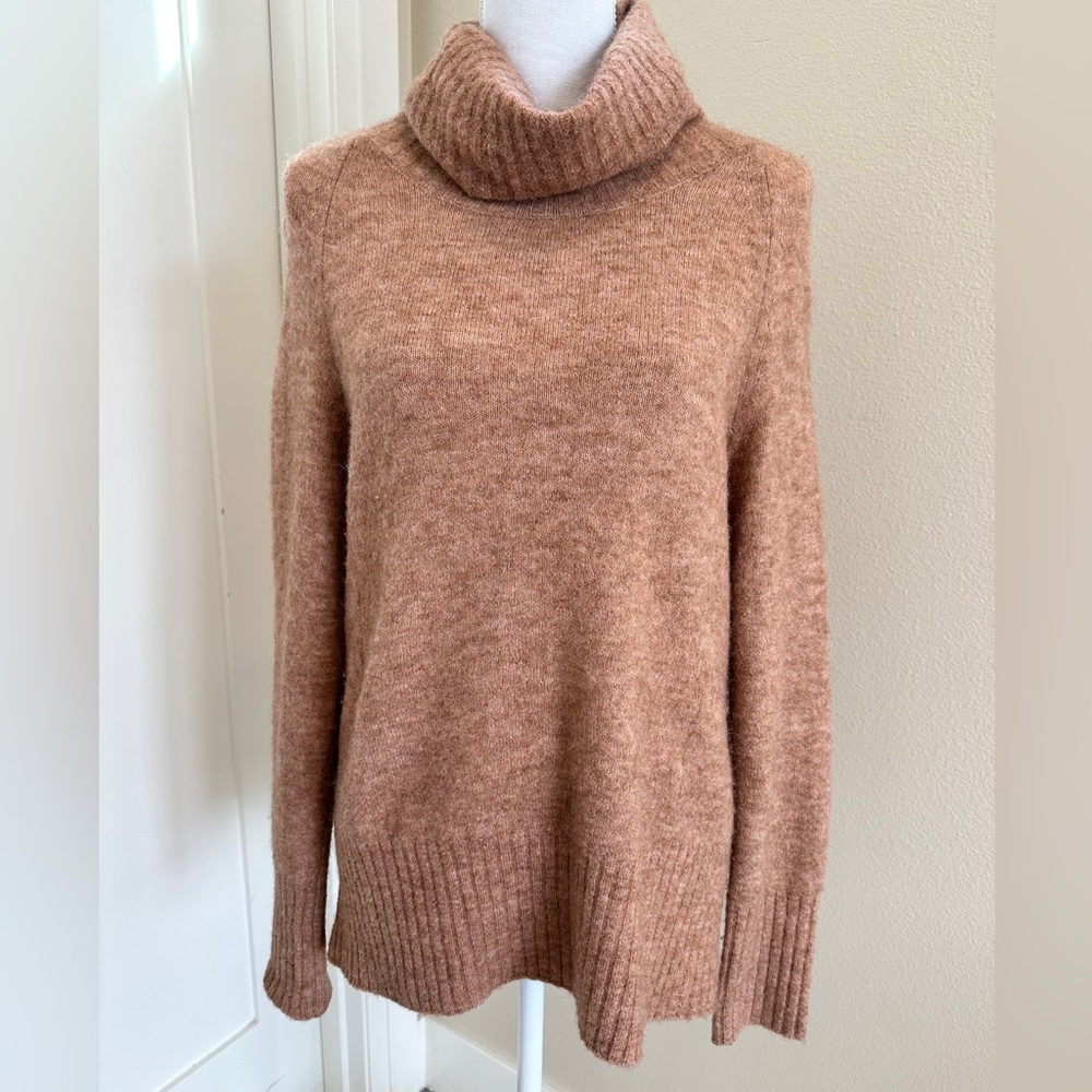 Aritzia Babaton Plutarch Sweater